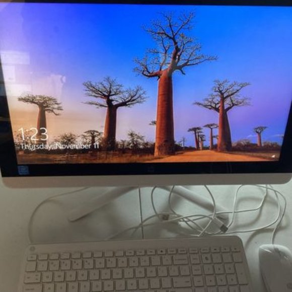 HP 22 - b013w All-In-One Desktop - Picture 5 of 8